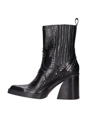 Botín negro de mujer con punta cuadrada, ideal para looks sofisticados y modernos.