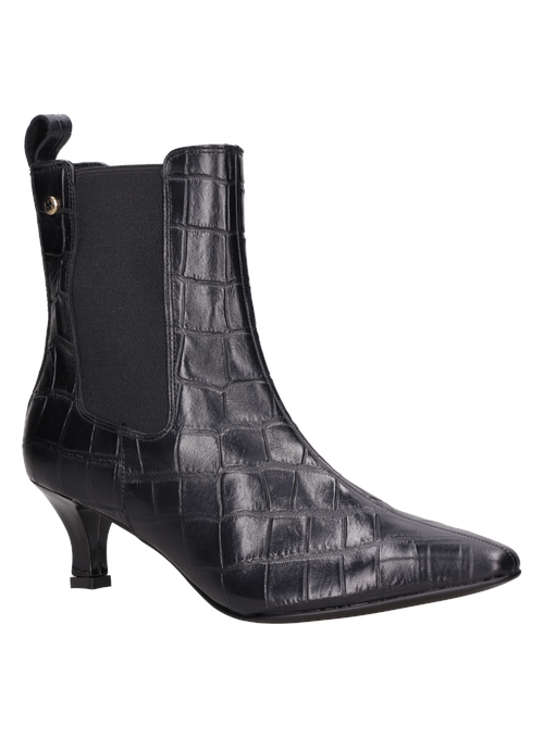 Vista superior del botín negro de cuero, resaltando su diseño fluido y glamour para la mujer contemporánea.