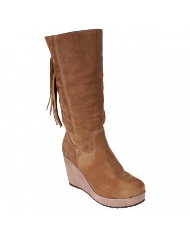 Bota camel de cuero bohemia para mujer, perfecta para escapadas.