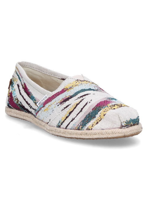 Zapato textil multicolor para mujer, perfecto para días cálidos.