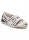 Zapato textil multicolor para mujer, perfecto para días cálidos.