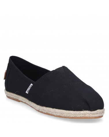 Alpargata negra de mujer estilo informal, ideal para verano.