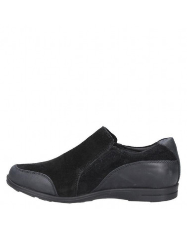 Calzado negro casual para mujer, diseño moderno y cómodo.