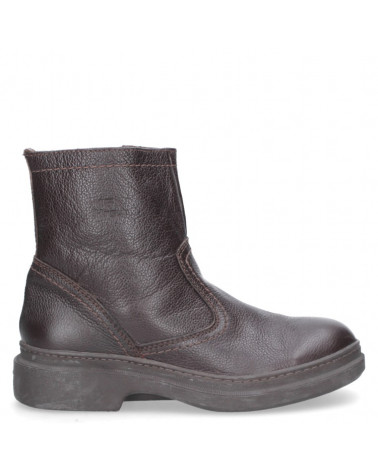 Diseño de botín marrón de cuero masculino, versátil para actividades al aire libre y trabajos que requieren resistencia.