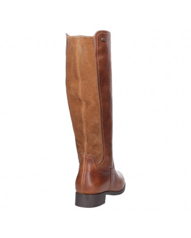 Bota minimalista de cuero café para mujer, perfecta para combinar con jeans o vestidos en un estilo urbano.