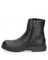 Botín de cuero negro para hombre, estructura cerrada y duradera, apto para climas fríos y entornos urbanos.