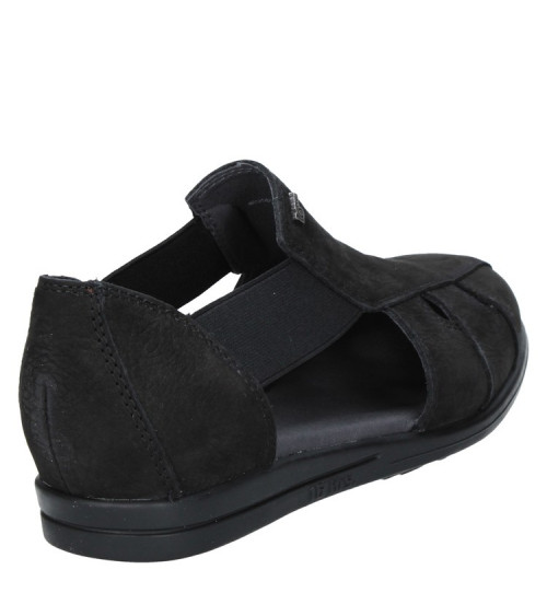 Calzado casual negro de cuero para mujer, sandalia de taco plano y comodidad. Calzado casual negro de cuero para mujer, sandalia de taco plano y comodidad.