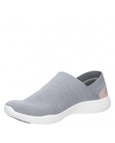 zapatilla gris casual de mujer con diseño moderno y juvenil