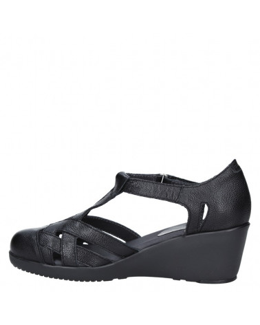 Sandalia de cuero negro, estilo informal, ideal para el confort diario.