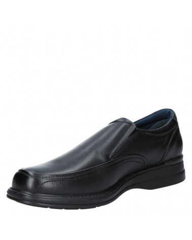 Elegante zapato de cuero negro, clásico y versátil, ideal para combinar con vestimenta semi-formal o casual elegante.
