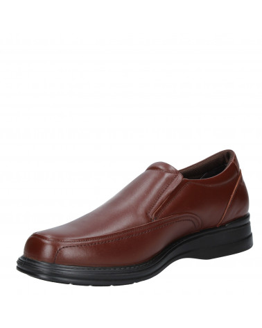 Calzado masculino en cuero café, diseño versátil y cómodo, ideal para oficina o eventos sociales elegantes.