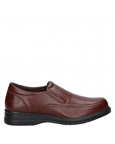 Calzado de vestir en cuero café, diseño elegante y funcional, ideal para combinar con ropa semi-formal.