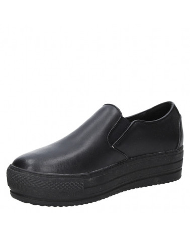 Zapato escolar de cuero negro, diseño colegial para niña, práctico y estilizado.