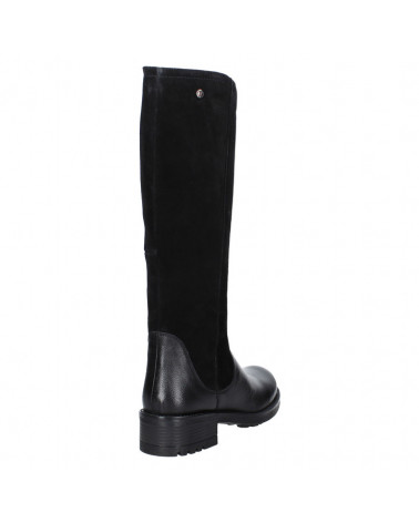 Bota negra casual de cuero para mujer con forro suave y taco de 5 cm.