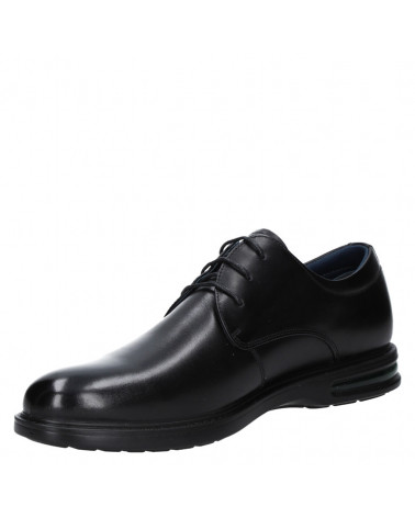Zapato derby de cuero negro, diseño casual masculino con forro textil.