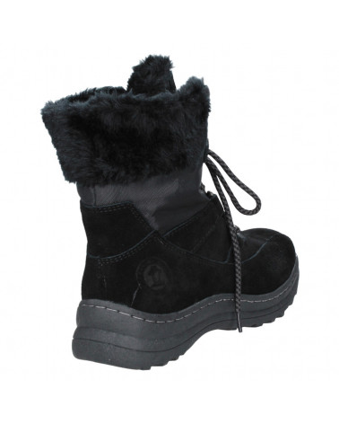 Calzado femenino en cuero negro, estilo casual con suela de excelente agarre.