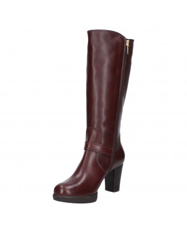 Bota de cuero café para mujer, protección extra y ventilación óptima.