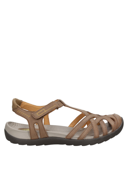 Sandalia casual de cuero café para mujer con múltiples tiras en el empeine y cierre de velcro en el talón.