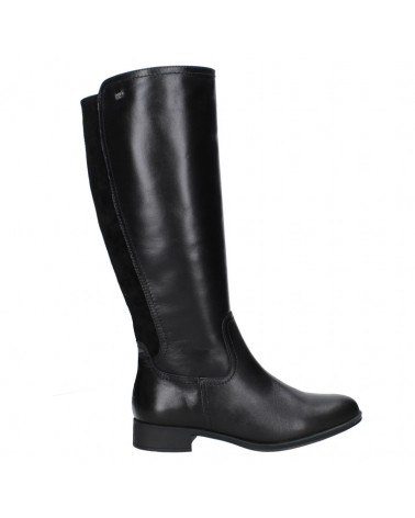 Elegante bota de caña alta negra, ideal para combinar con jeans o vestidos, perfecta para un look urbano y chic.