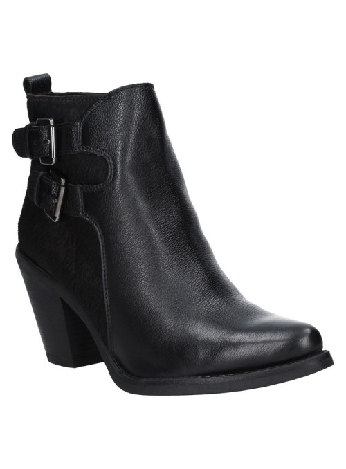 Elegante botín negro de cuero con detalles únicos, ideal para ocasiones casuales que requieren un accesorio statement.