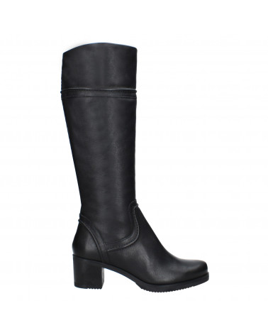 Diseño sobrio en cuero negro, bota de mujer con tacón medio y ancho, ideal para uso prolongado y comodidad diaria.