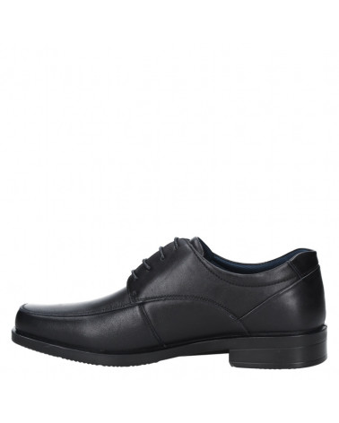 Zapato de cuero negro para hombre con diseño clásico y forro transpirable.