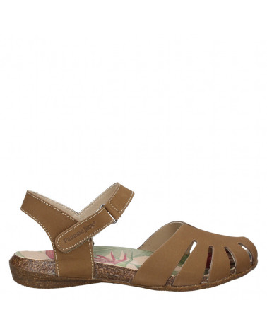 Sandalia de mujer color camel, estilo casual, confeccionada en cuero, con tiras anchas cruzadas en el empeine.