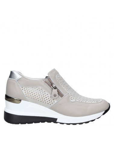 Zapatilla gris de cuero para mujer con taco cuña de 7 cm, estilo informal.