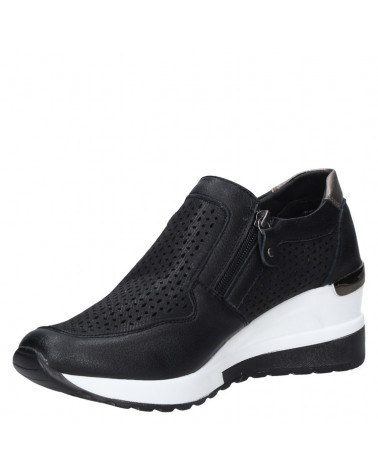 Zapatilla negra de cuero para mujer, con punta redonda y caña de 7 cm.