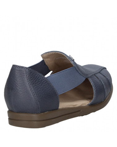 Sandalia de mujer azul en cuero, diseño casual con taco bajo.