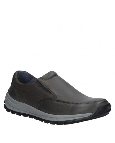 Elegante zapato de cuero gris para hombre, ideal para un look urbano, con suela robusta y patrón de buen agarre.