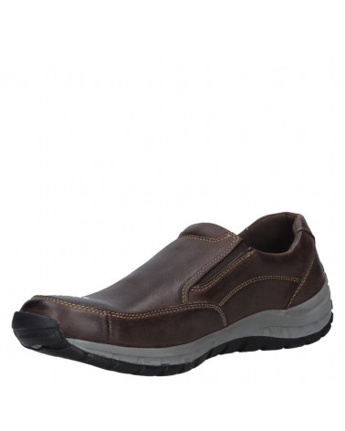 Zapato marrón de cuero para hombre, estilo mocasín, sin cordones y con suela robusta, ideal para paseos urbanos.