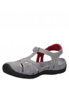 Sandalia de cuero gris para mujer, estilo utilitario, perfecta para caminar largas distancias con comodidad.