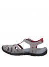 Calzado casual de cuero gris para mujer, con puntera cerrada y cierre de velcro en el talón para ajuste personalizado.