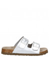 Cómoda sandalia de cuero plata con suela que simula corcho, ideal para actividades que requieren estar de pie.