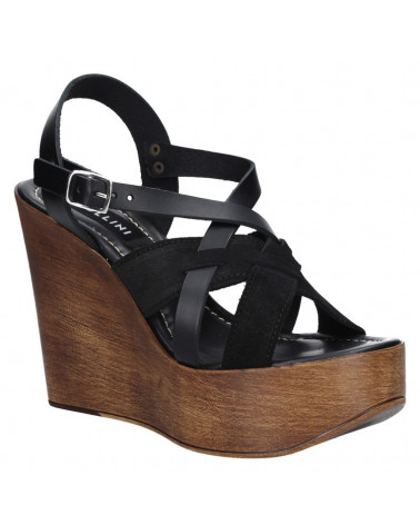 Sandalia negra de cuero para mujer, estilo casual, con hebilla ajustable en el tobillo para mejor ajuste y comodidad.