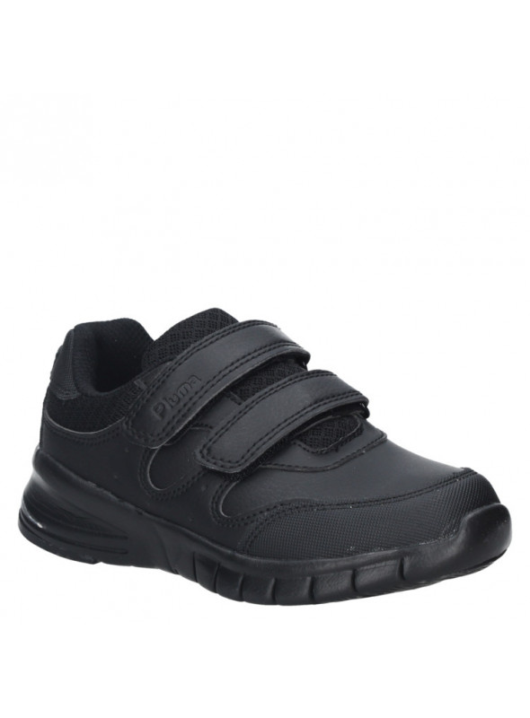 Zapato negro de niño estilo urbano, minimalista con suela robusta para buena tracción, perfecto para el colegio.