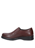 Mocasín de cuero café para hombre, ideal para vestimenta semi-formal, con estructura sencilla y elegante.