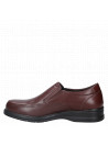 Mocasín de cuero café para hombre, ideal para vestimenta semi-formal, con estructura sencilla y elegante.