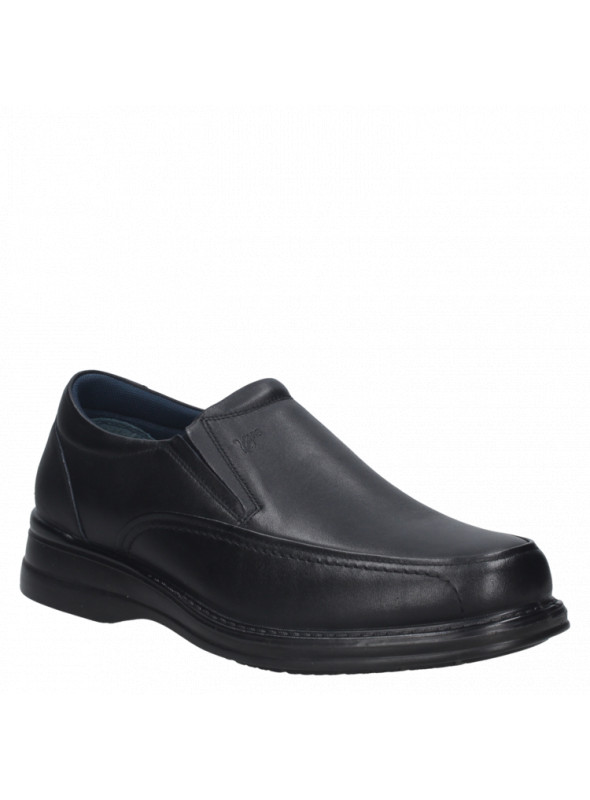 Zapato de hombre negro de cuero tipo mocasín, diseño clásico sin cordones, ideal para vestimenta semi-formal.