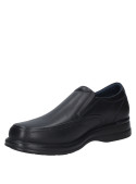 Zapato clásico de cuero negro para hombre, versátil para combinar con vestimenta semi-formal o casual elegante.