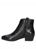 Botín de cuero negro para mujer, caña corta y diseño sofisticado, adecuado para ocasiones semi-formales.