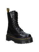 Botín de mujer Dr Martens C306, cuero negro con suela extraresistente y estilo rompedor.