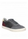zapatilla gris de cuero/textil para hombre, ideal para un estilo urbano.
