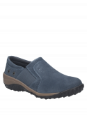 zapatilla azul de mujer con taco plano de 2 cm y punta redonda, perfecta para un estilo informal.