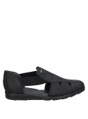 Sandalia de cuero negro para mujer, estilo casual, ideal para el confort.