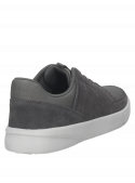 zapatilla masculina gris de estilo casual, combina cuero y materiales sintéticos.