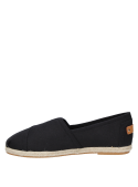 Zapato alpargata negro de verano, diseño textil casual.