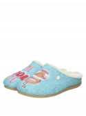 Pantuflas de fieltro azul reciclado para niña, cómodas y ecológicas.