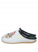 Pantuflas de hombre en fieltro gris reciclado, perfectas para uso doméstico.